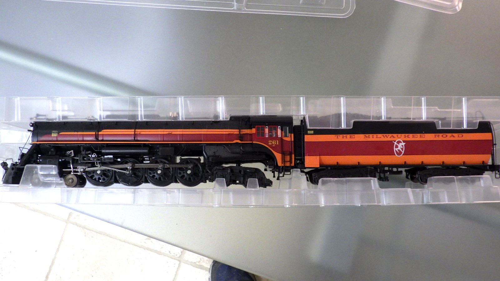 HO-Broadway Limited PARAGON4 Milw HIAWATHA S3 4-8-4 Locomotive *Box SOUND/DC/DCC