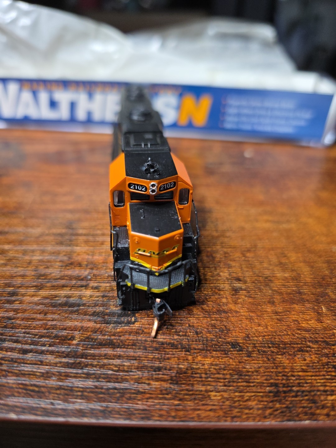 Walthers N 929-50301 EMD GP38-2 BNSF 2102 DCC READY