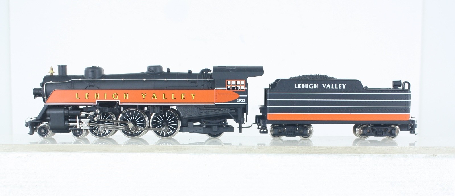 HO Scale Mehano Lehigh Valley Semi Streamlined $-6-2 Pacific Asa Packer #2022