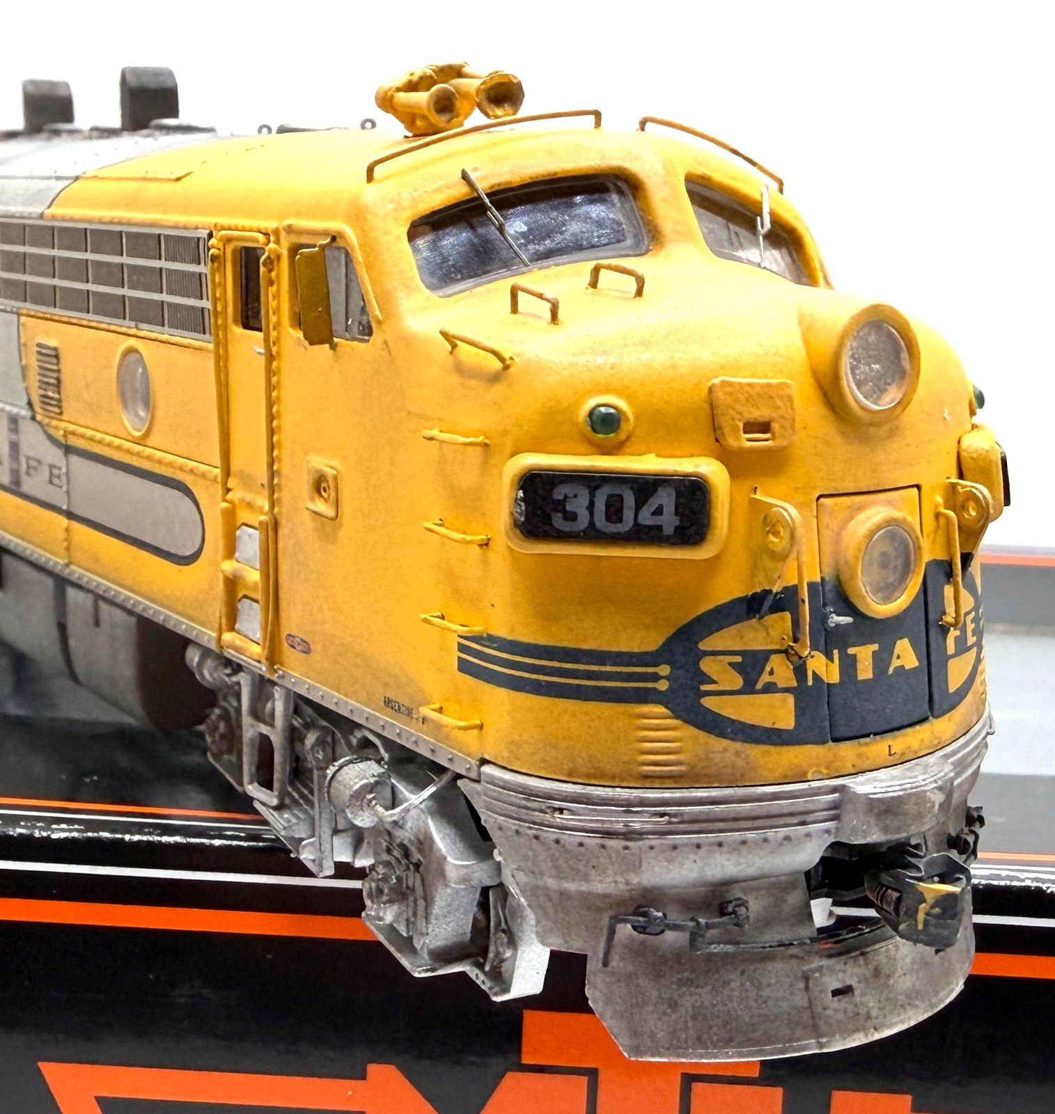 HO MTH 80-2114-1L 80-2114-1T F7 AB SET SANTA FE YELLOW BONNET 304 324B WEATHERED