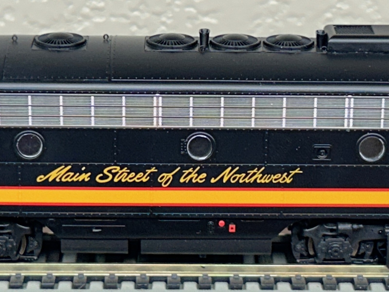NORTHERN PACIFIC FREIGHT F7 B unit 6015B – DCC / QUANTUM SOUND HO Scale NEW