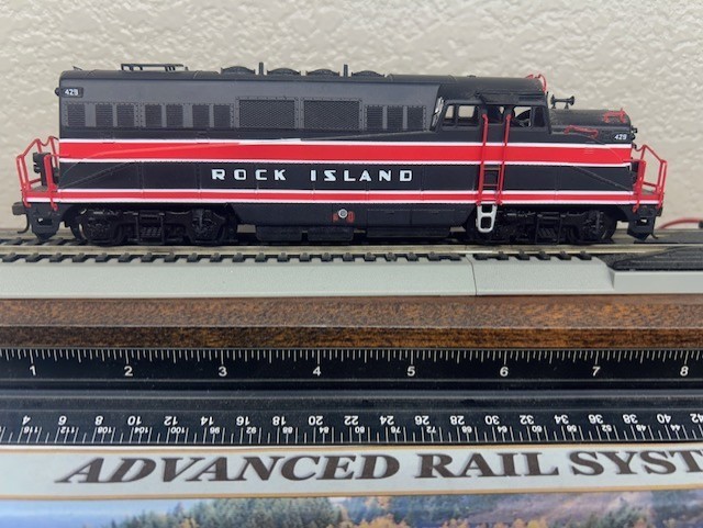 BL2 ROCK ISLAND loco – DC ANALOG HO Scale “CARBODY STYLE” PASSENGER OOP DISPLAY