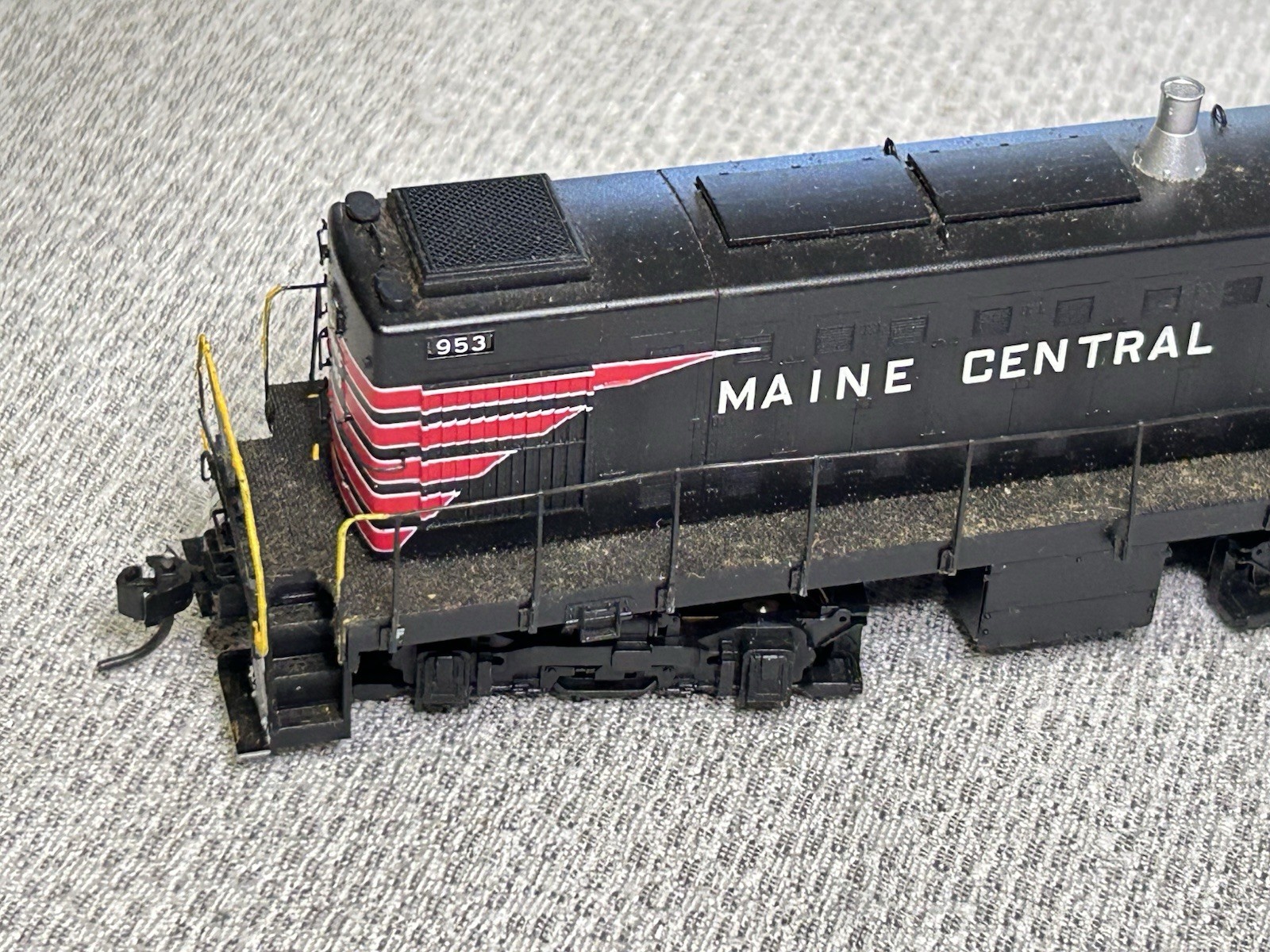 Life Like H.O. ALCO S-2 MAINE CENTRAL #953 BLACK,RED STRIPES