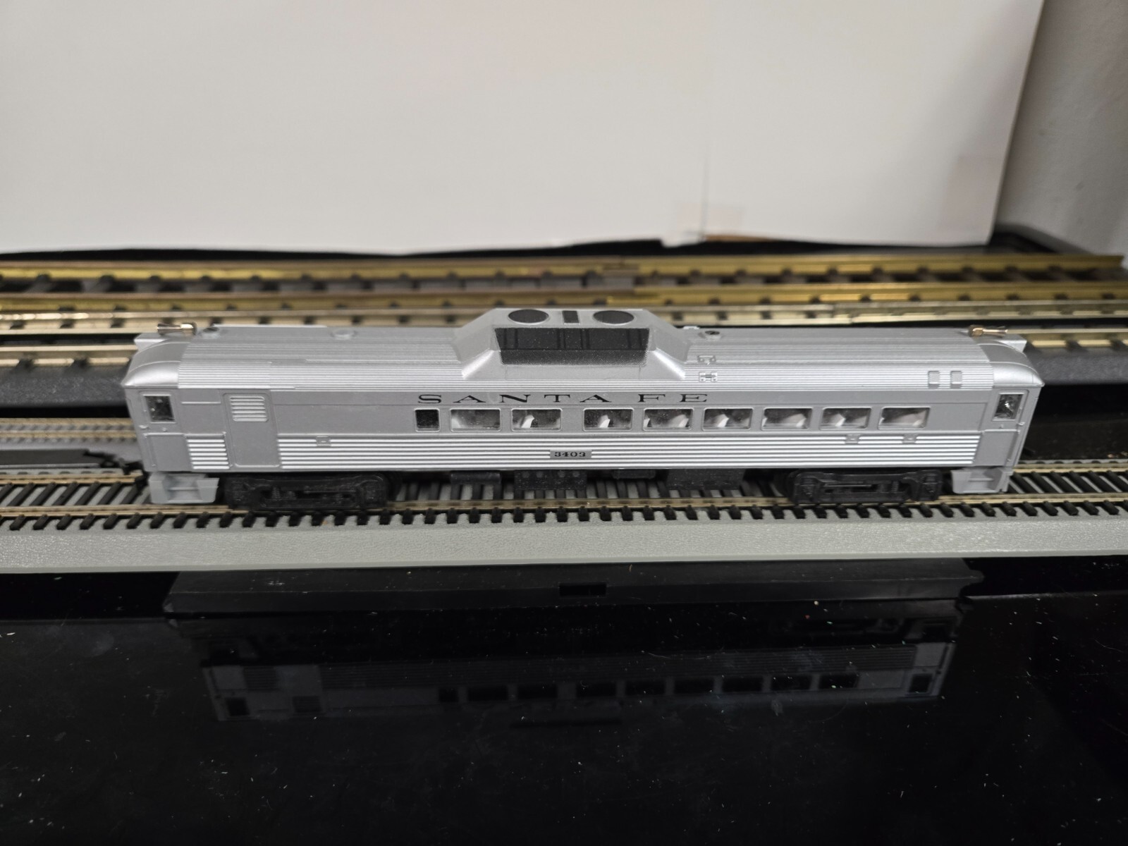 A ATT 11 Santa Fe RDC Railway Diesel Car Dummy New HO 1/87
