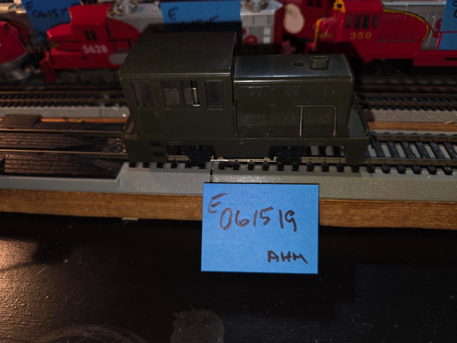 HO GUAGE ARMY SWITCHER ENGINE, SEE PHOTOS FOR DETAILS AND VIDEO
