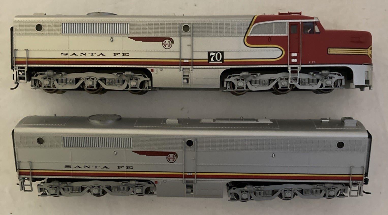 HO Life-Like PA1/PB1 Diesel Pair Santa Fe #70 – DCC Ready