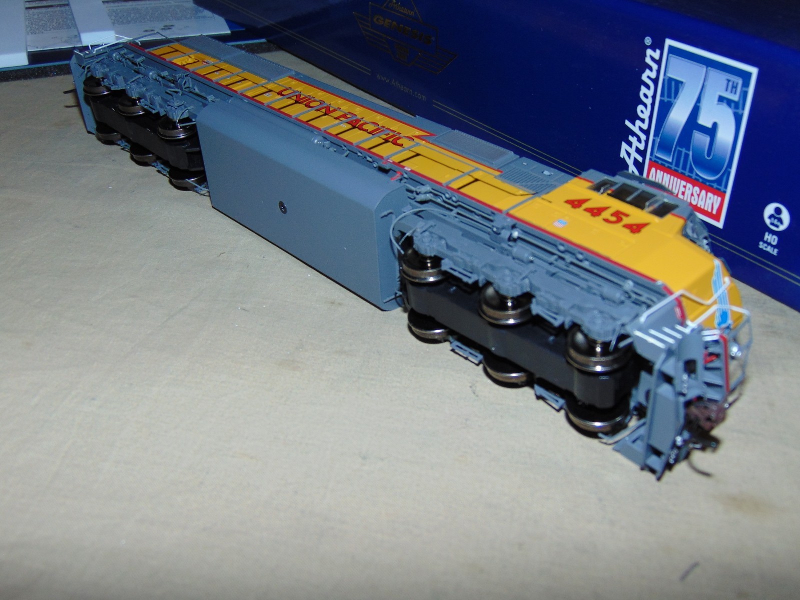 ATHEARN GENESIS HO 75820 UNION PACIFIC SD70M DIESEL DCC & SOUND -BRAND NEW