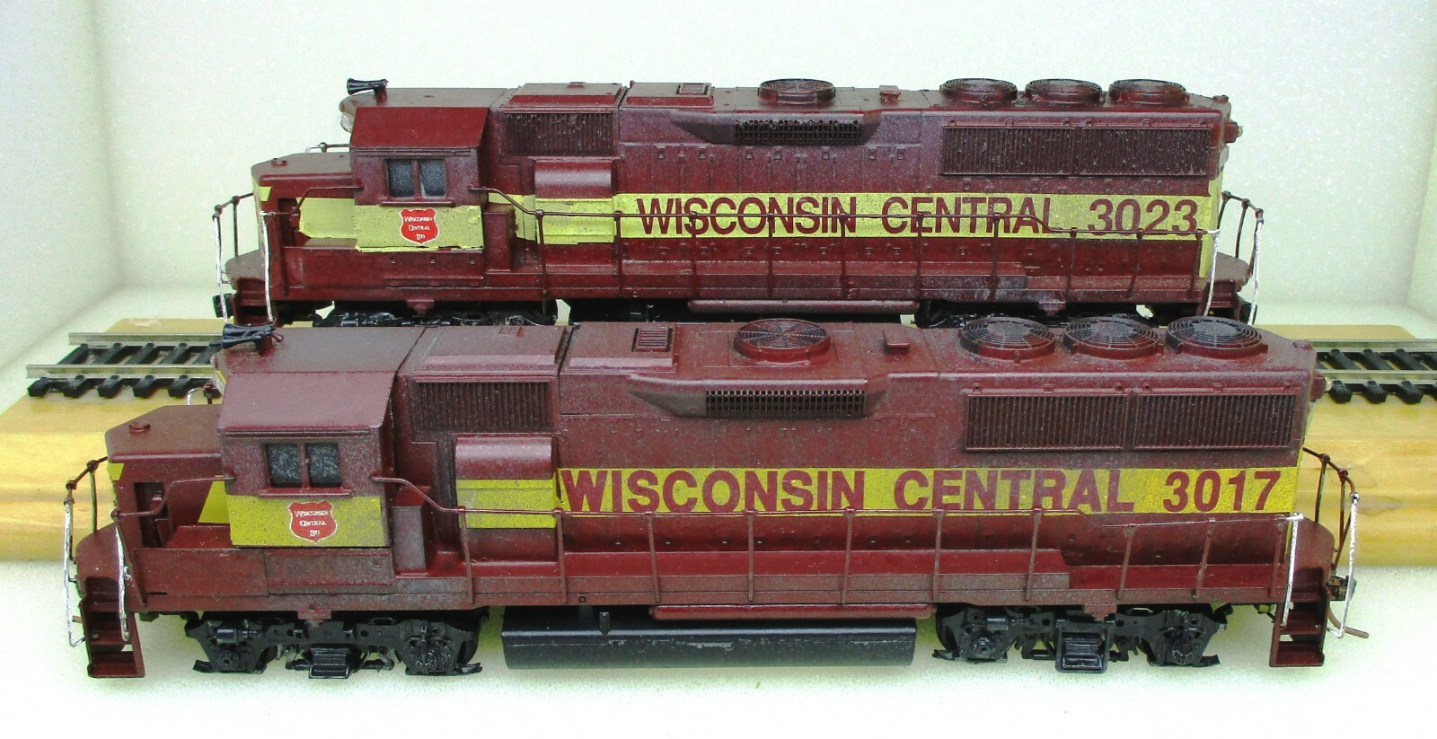 Athearn GP50 (3023) & GP40/2 (3017) Wisconsin Central PWR DCC Fitted H0 Gauge 18