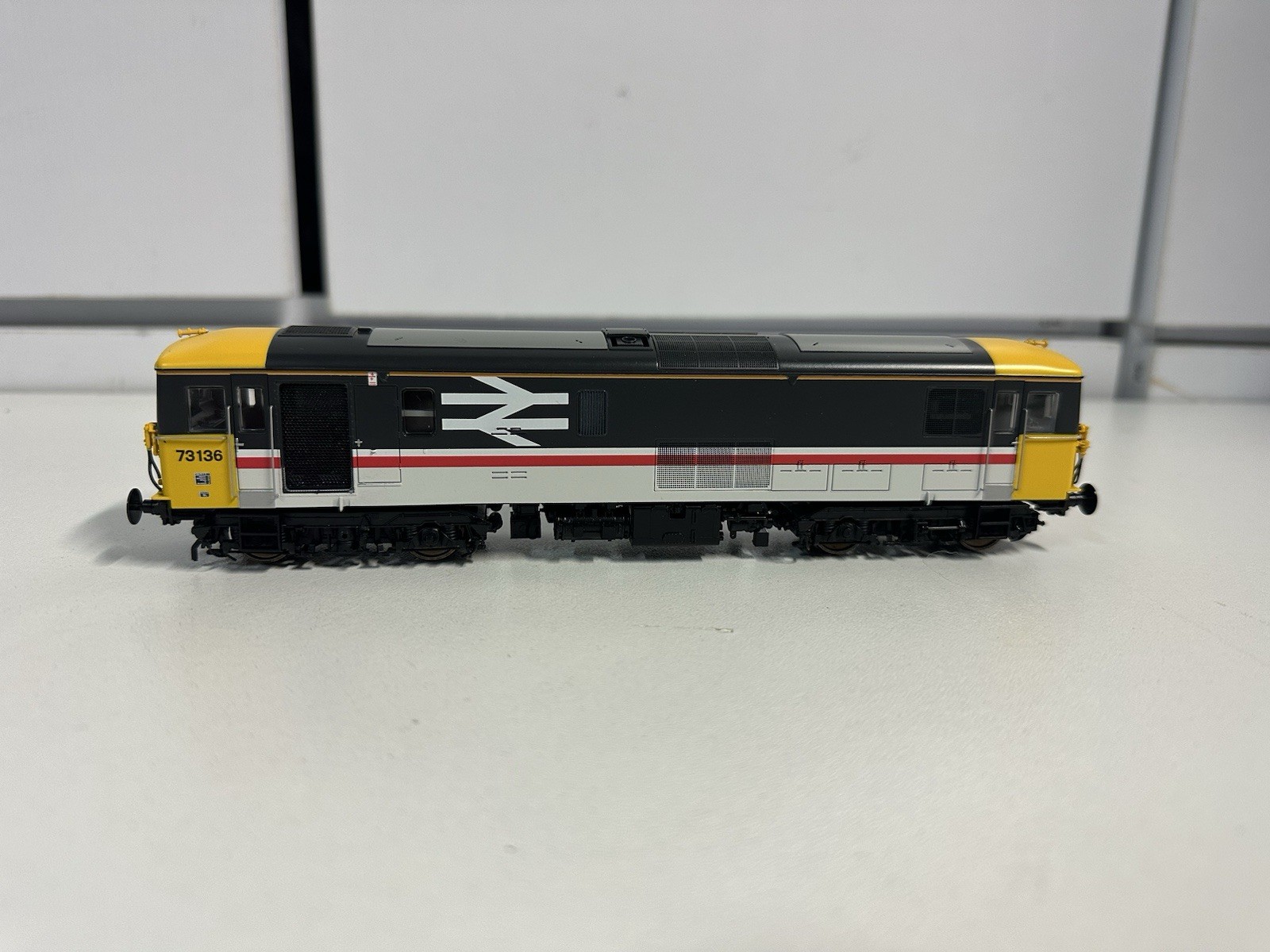DAPOL 4D 006 020 CLASS 73 136 BR INTERCITY DIESEL LOCOMOTIVE DCC FITTED BOXED