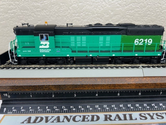 BURLINGTON NORTHERN PATCH SD9 HIGH HOOD LOCO- DCC – HO Scale “QUANTUM SOUND” NEW