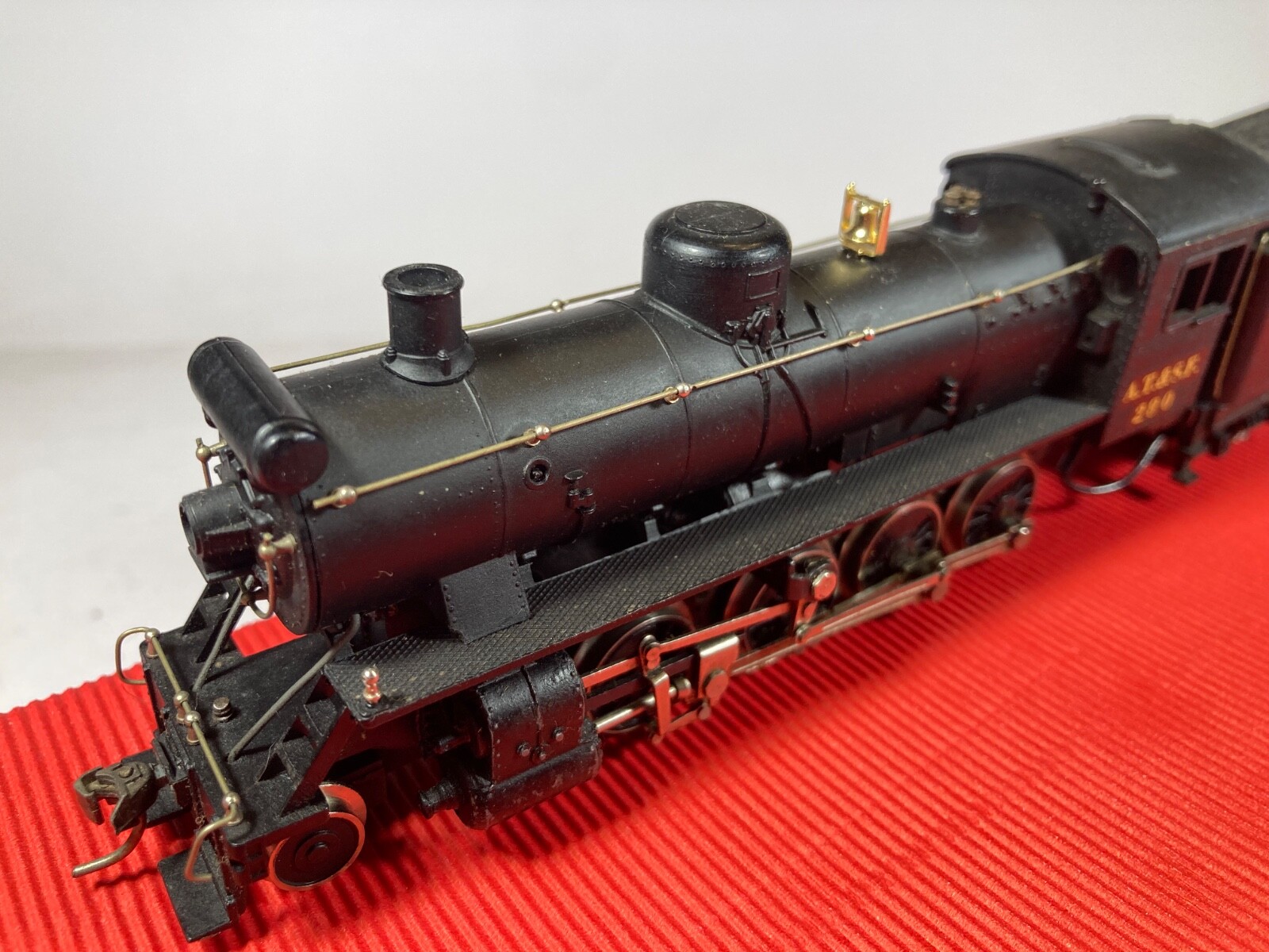 Rivarossi HO L280/R Steam Locomotive with Tender – 2-8-0 – Early Model 1952