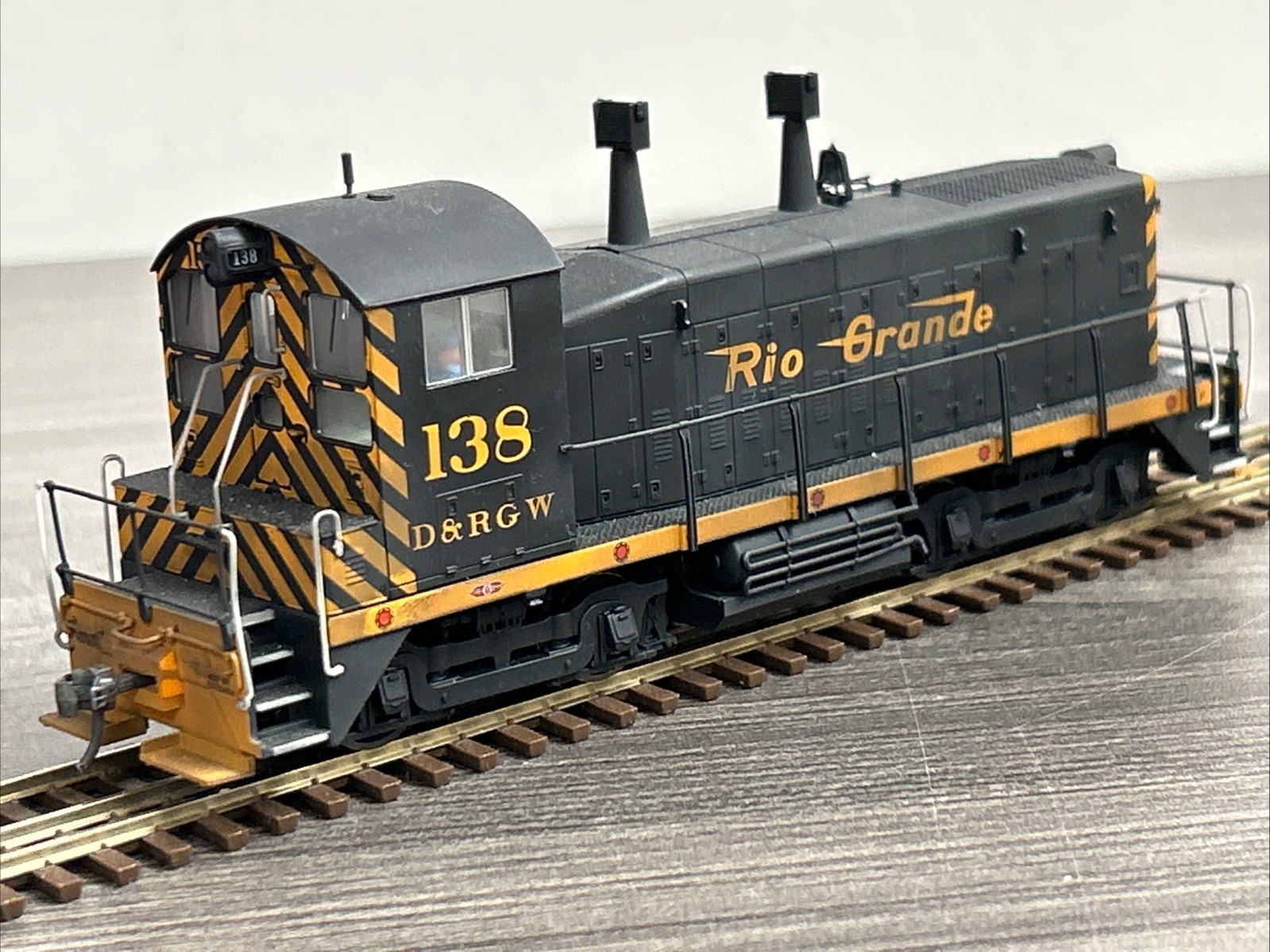 Walthers Proto HO #920-41437 EMD SW1200 Locomotive D&RGW #138 *Custom Weathered
