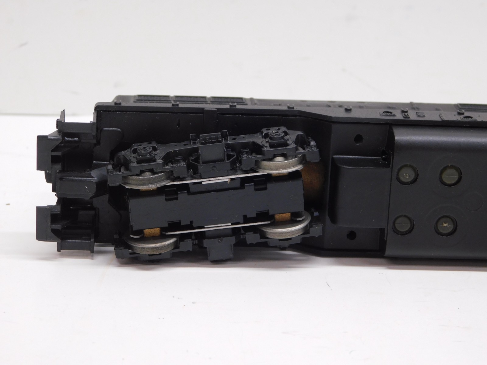 Athearn HO Blue Box Undecorated GP9 Diesel Locomotive – Powered Unit