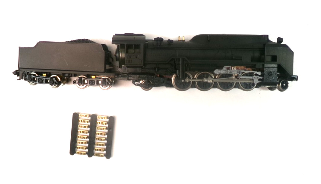 N gauge Kato DSI 2-8-2 steam engine in original box (lot 1199)