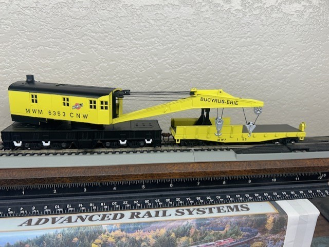 CHICAGO & NORTH WESTERN / 200 ton ROTATING HD WRECK CRANE w/TENDER HO SCALE NEW