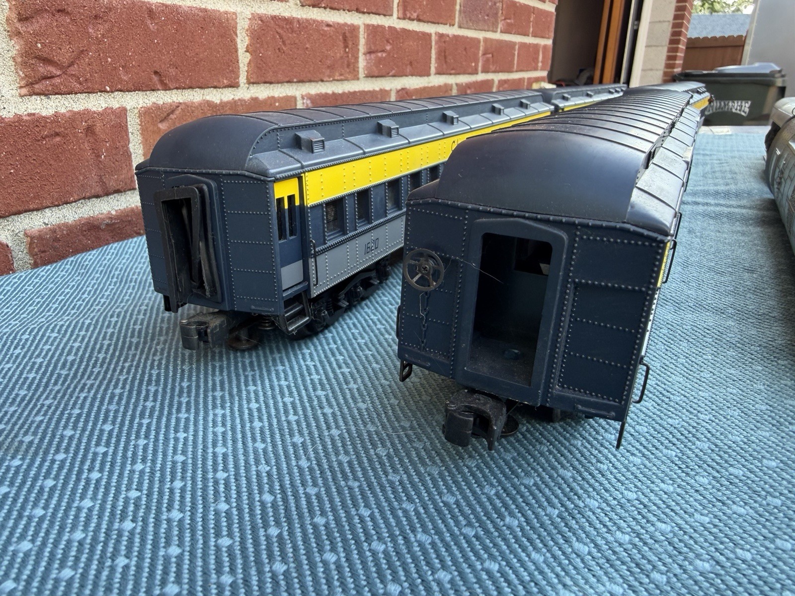 O Gauge Lionel 4-6-4 Hudson Chesapeake & Ohio #490 TMCC 18043 & 4 Passenger Cars