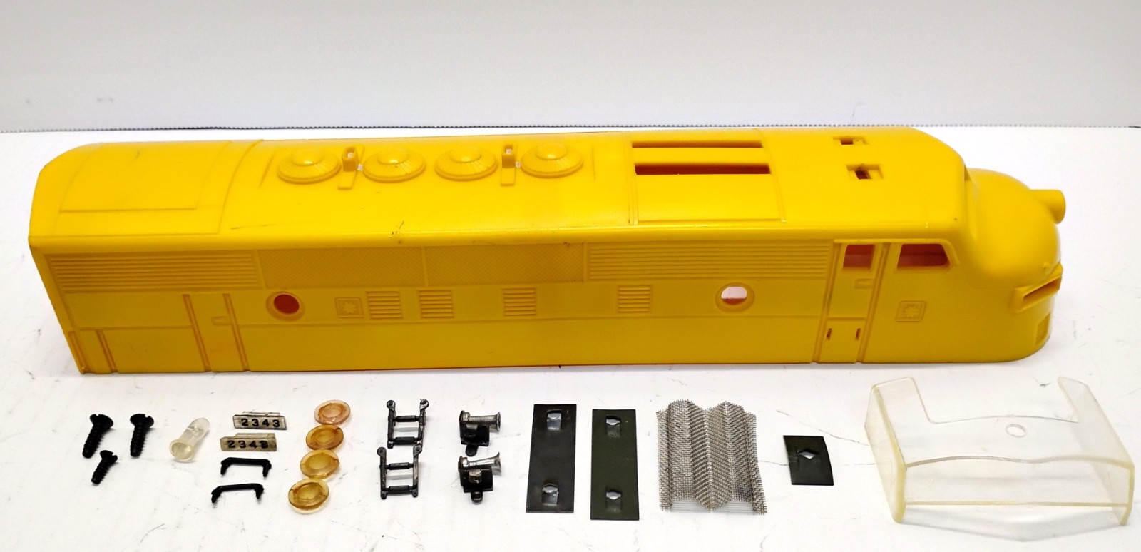 LIONEL #2343 YELLOW SHELL AND ORIGINAL F3 PARTS 1949-1950 -O GAUGE/USED