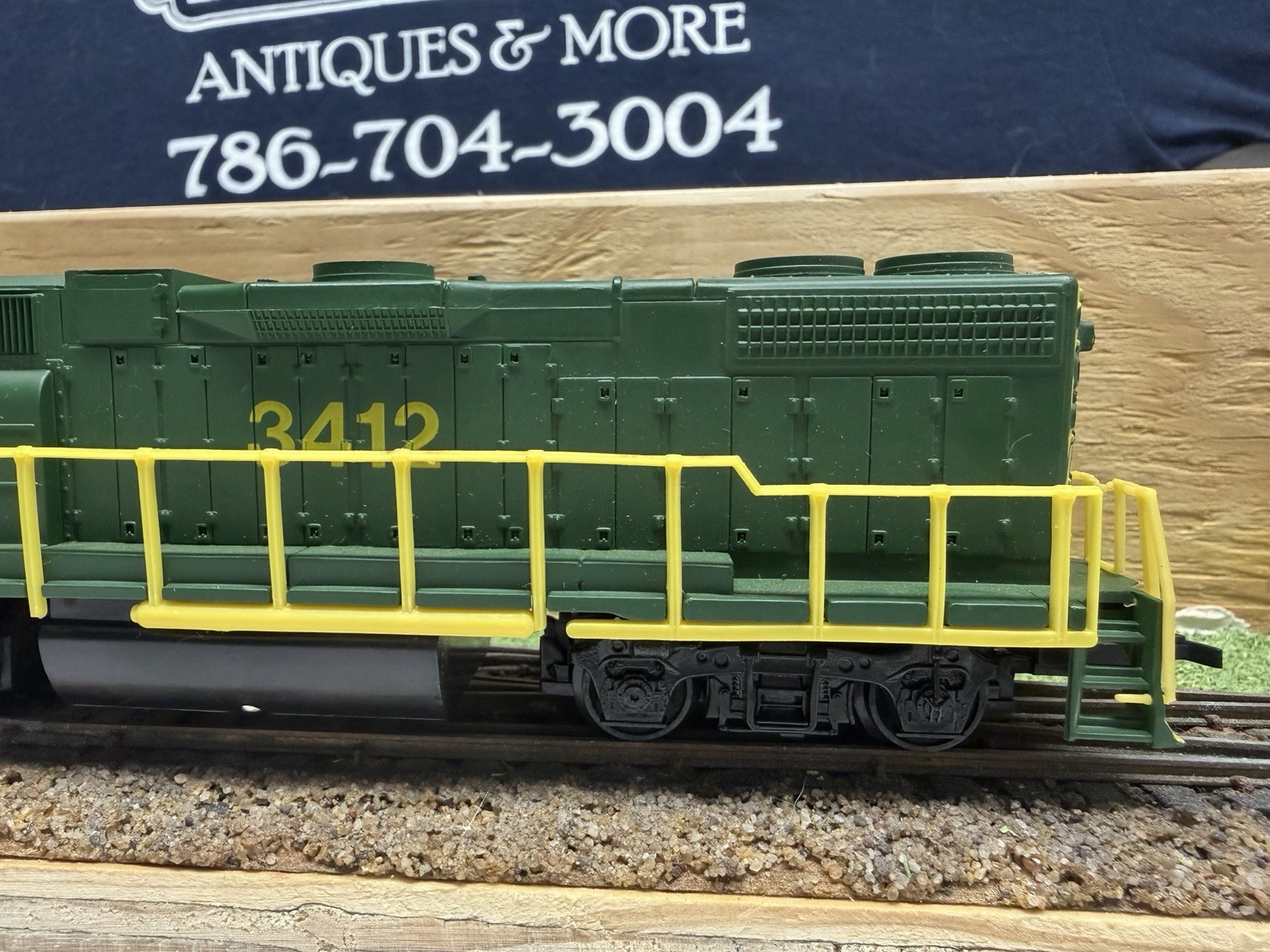 HO SCALE READING LINES DIESEL LOCOMOTIVE 3412 ATLAS GP-38 RARE FIND