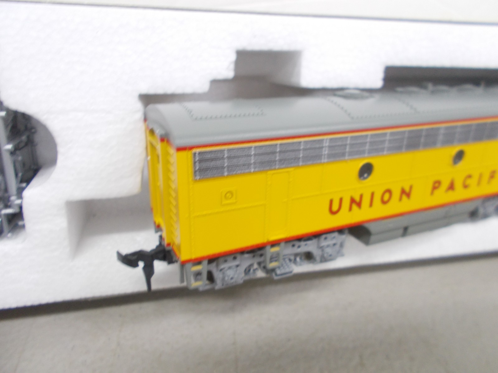 STEWART / KATO # 9181 ~ UNION PACIFIC F7B POWERED LOCOMOTIVE~NIB~HO SCALE~LOT C