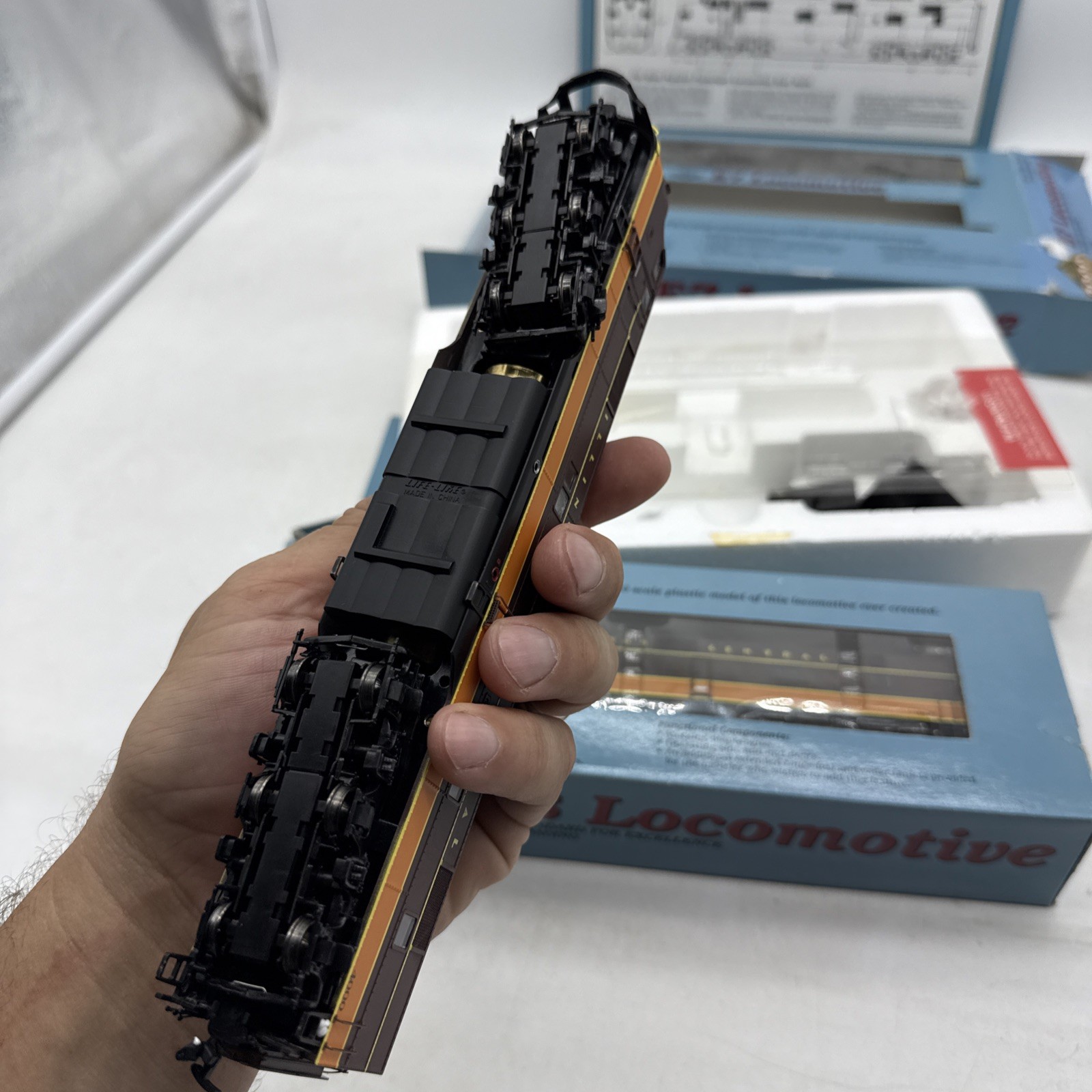 Proto 2000 HO Scale A/B Illinois Central IC #4000 E7 DC Powered Locomotive