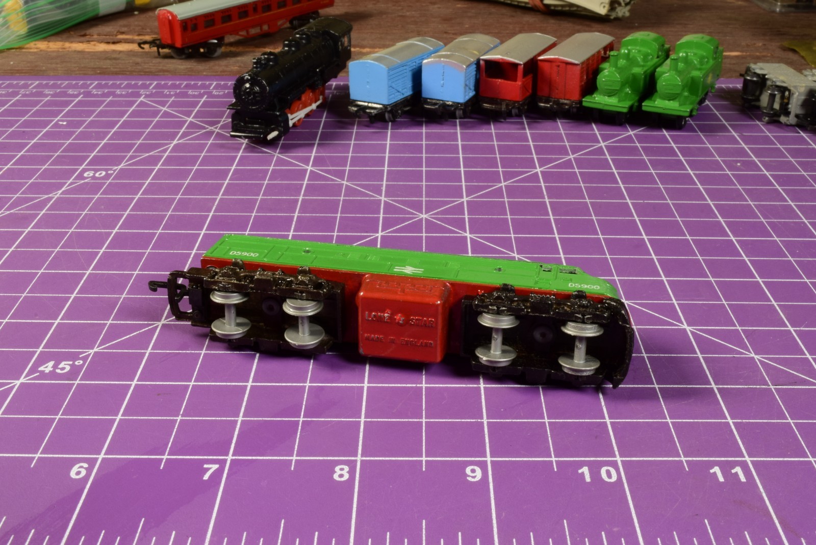N/OOO SCALE – Lone Star Treble-O-Trains green Locomotive F series even