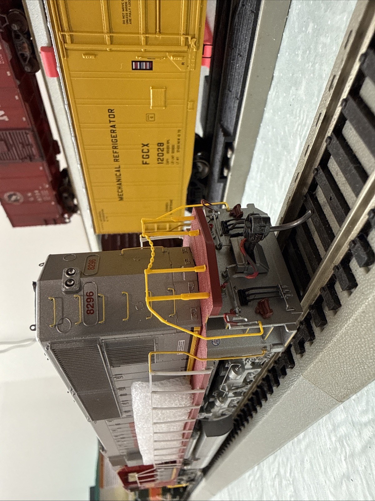 HO Scale Athearn Genesis SD75M BNSF “ex Warbonnet” 8296 DCC And Sound. Shelf