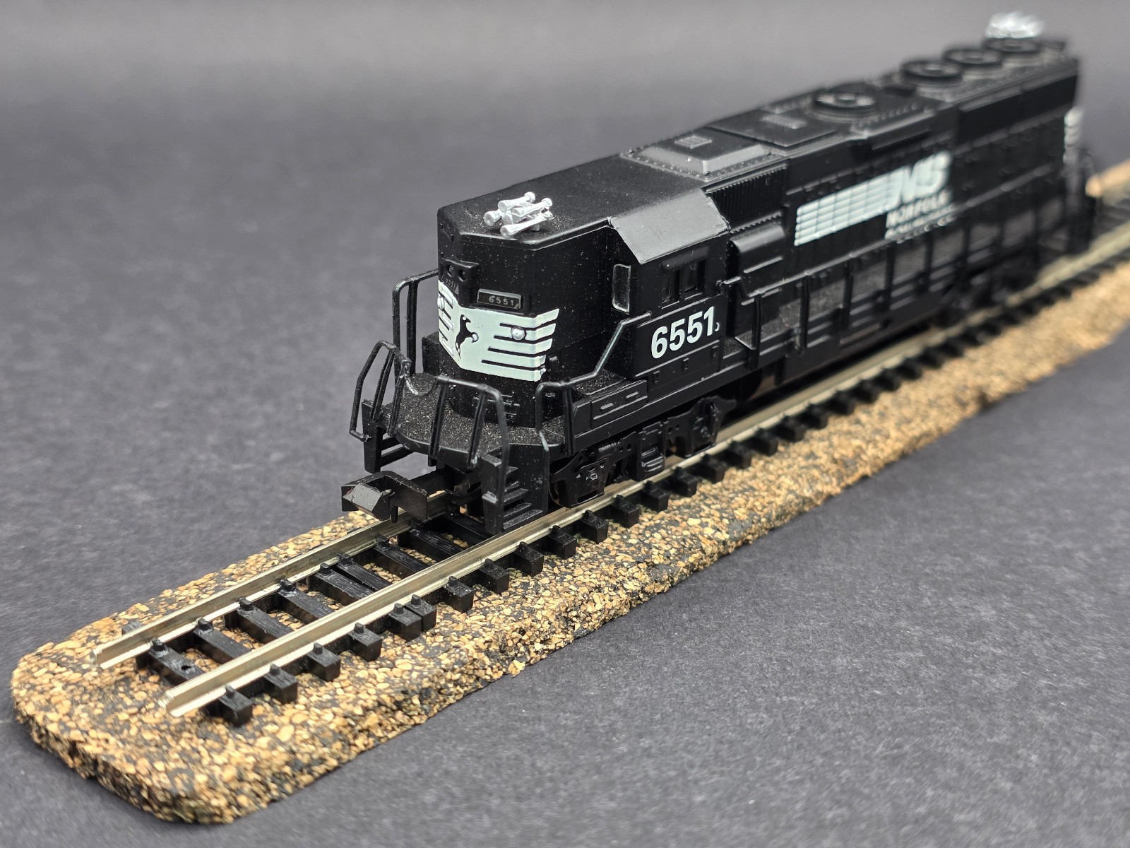 N scale BACHMANN 61291 DIESEL W/8WHEEL DRIVE GP 50 NORFOLK & SOUTHERN NIB