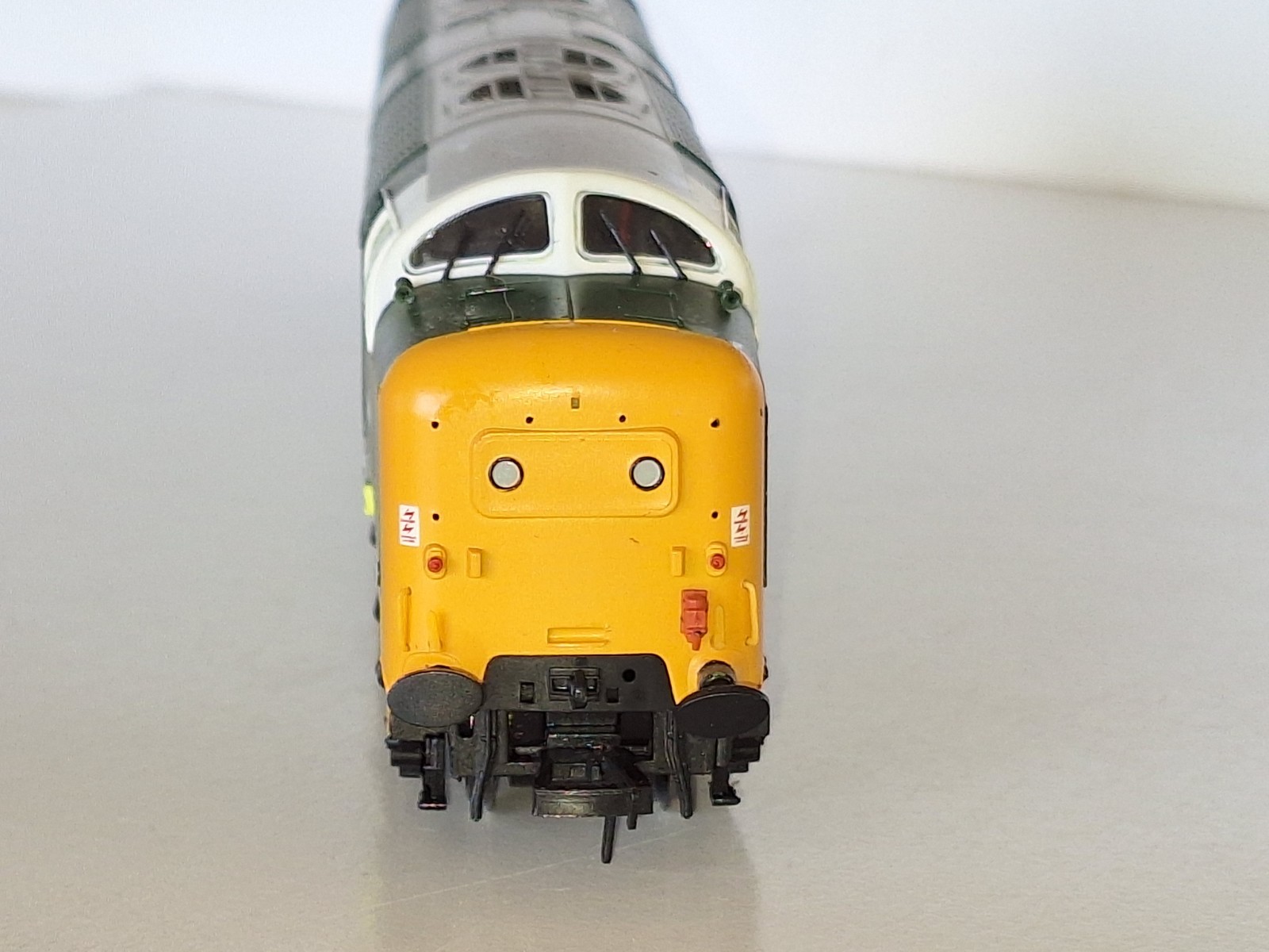 Bachmann 32-525A. DCC Ready. Deltic Co-Co Diesel The Kings Own Yorkshire. OO. DC