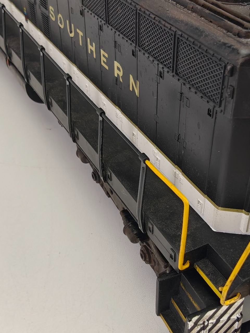 MTH RailKing 30-2874-1 O Gauge Southern SD-9 Weathered PS2 Box READ