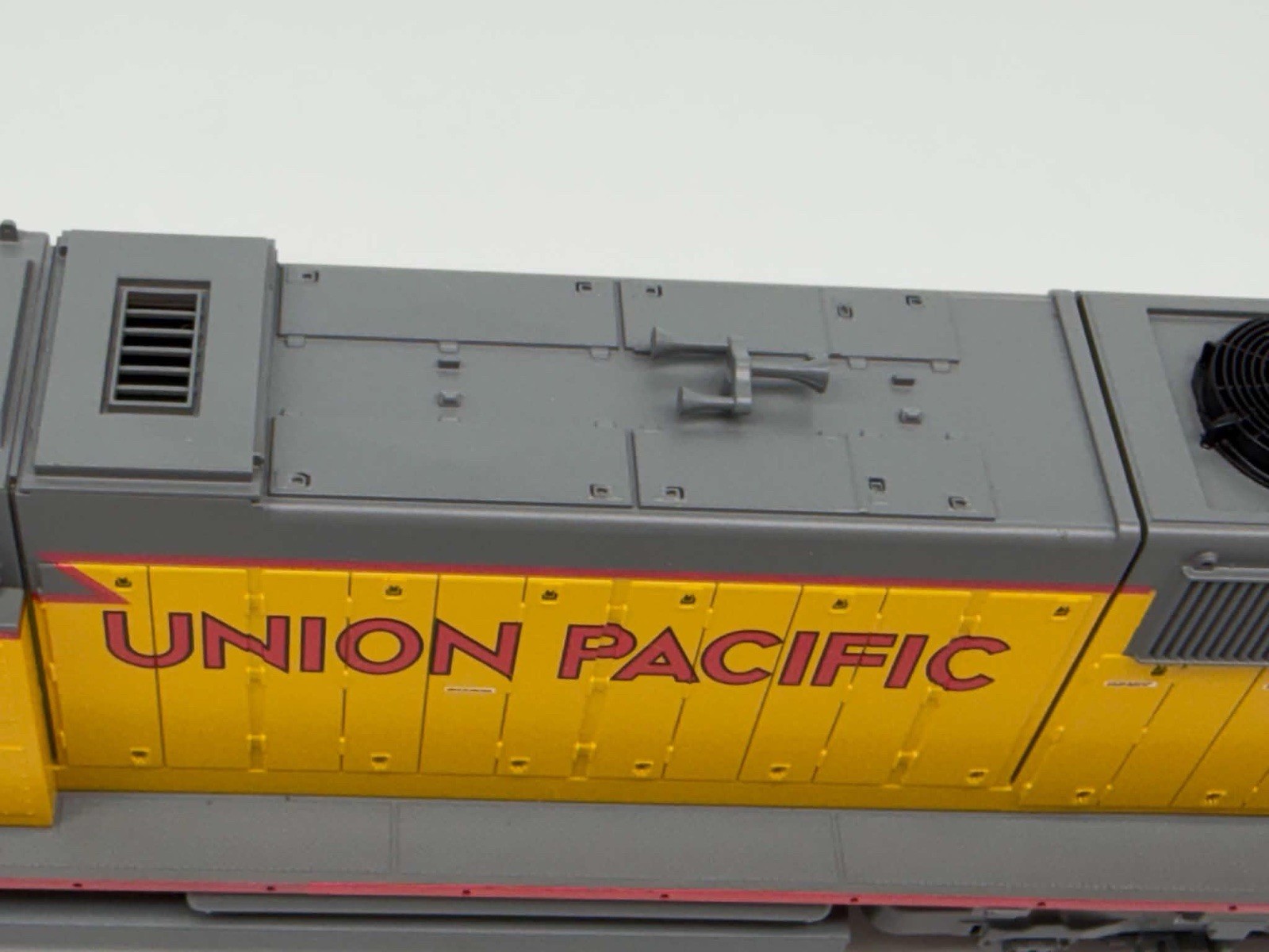 Athearn Genesis HO SD70M Union Pacific #4165 0G6153 MINT Diesel Locomotive