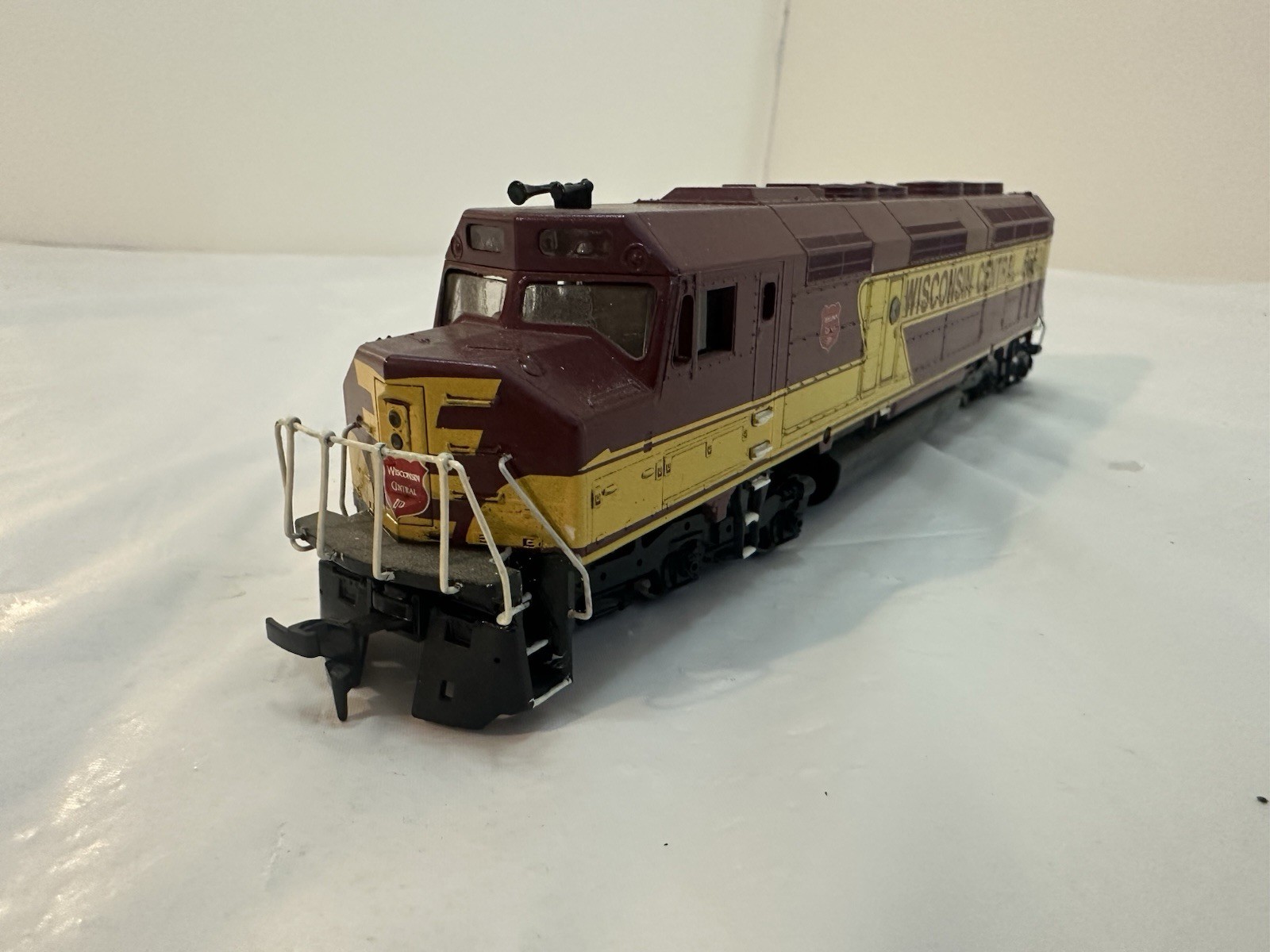 Athearn HO Wisconsin Central BB F45 Locomotives #6650 powered & #6654 dummy