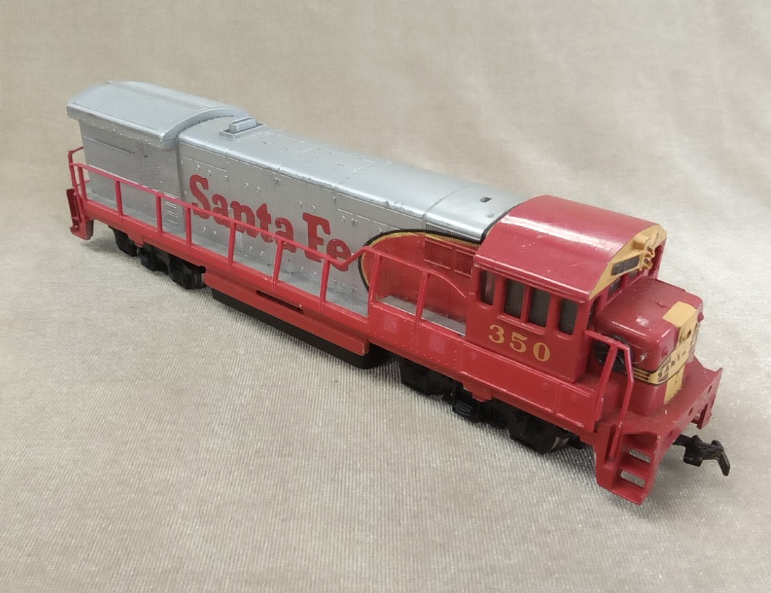 HO Gauge Bachman Santa Fe #350 Diesel Locomotive and Caboose Set * XXMR412E