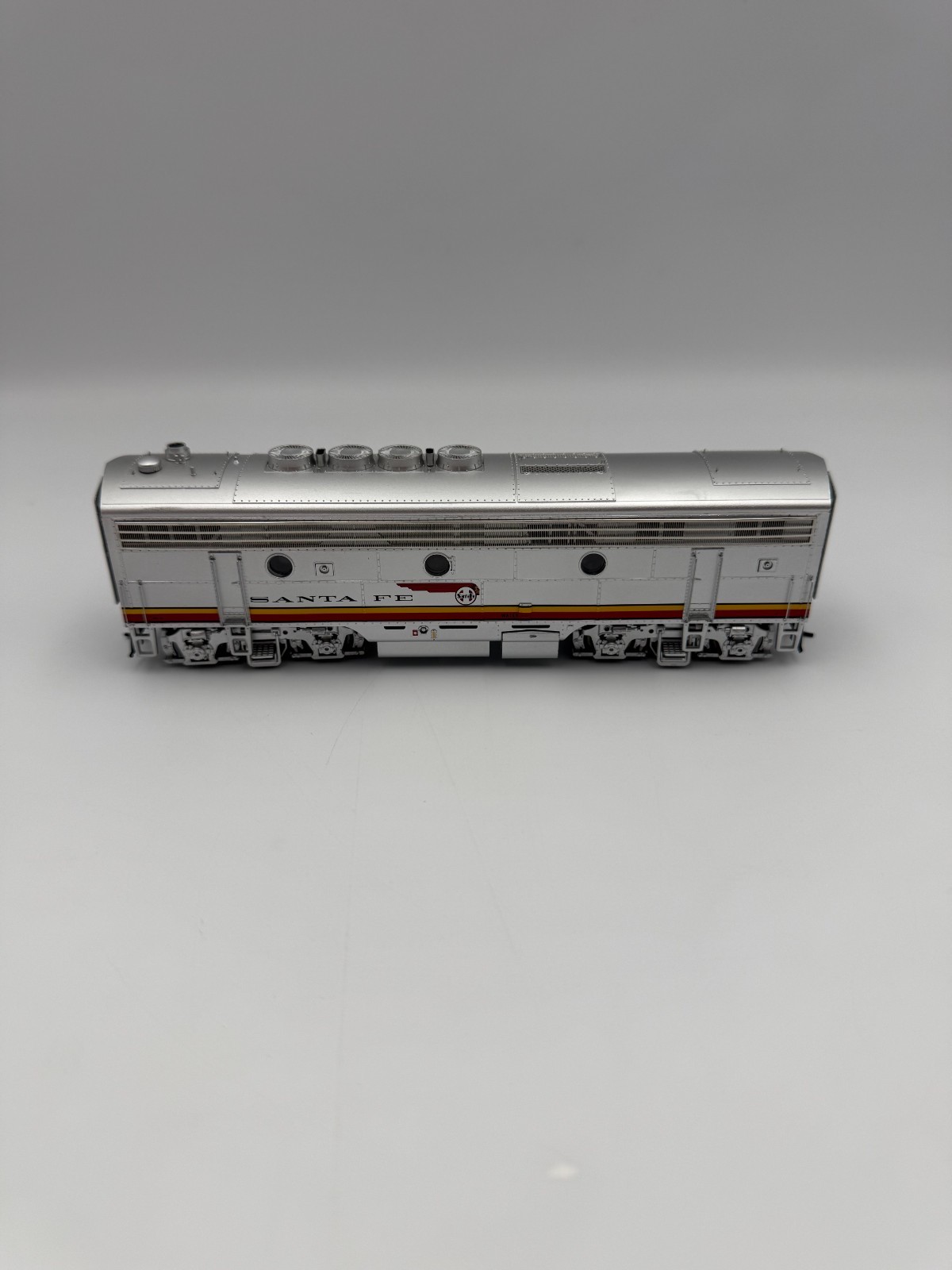 HO Walthers Proto 2000 Modernized F3B Santa Fe #16-A. Factory DCC/Sound. NIB