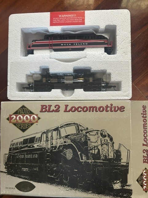 BL2 ROCK ISLAND loco – DC ANALOG HO Scale “CARBODY STYLE” PASSENGER OOP DISPLAY