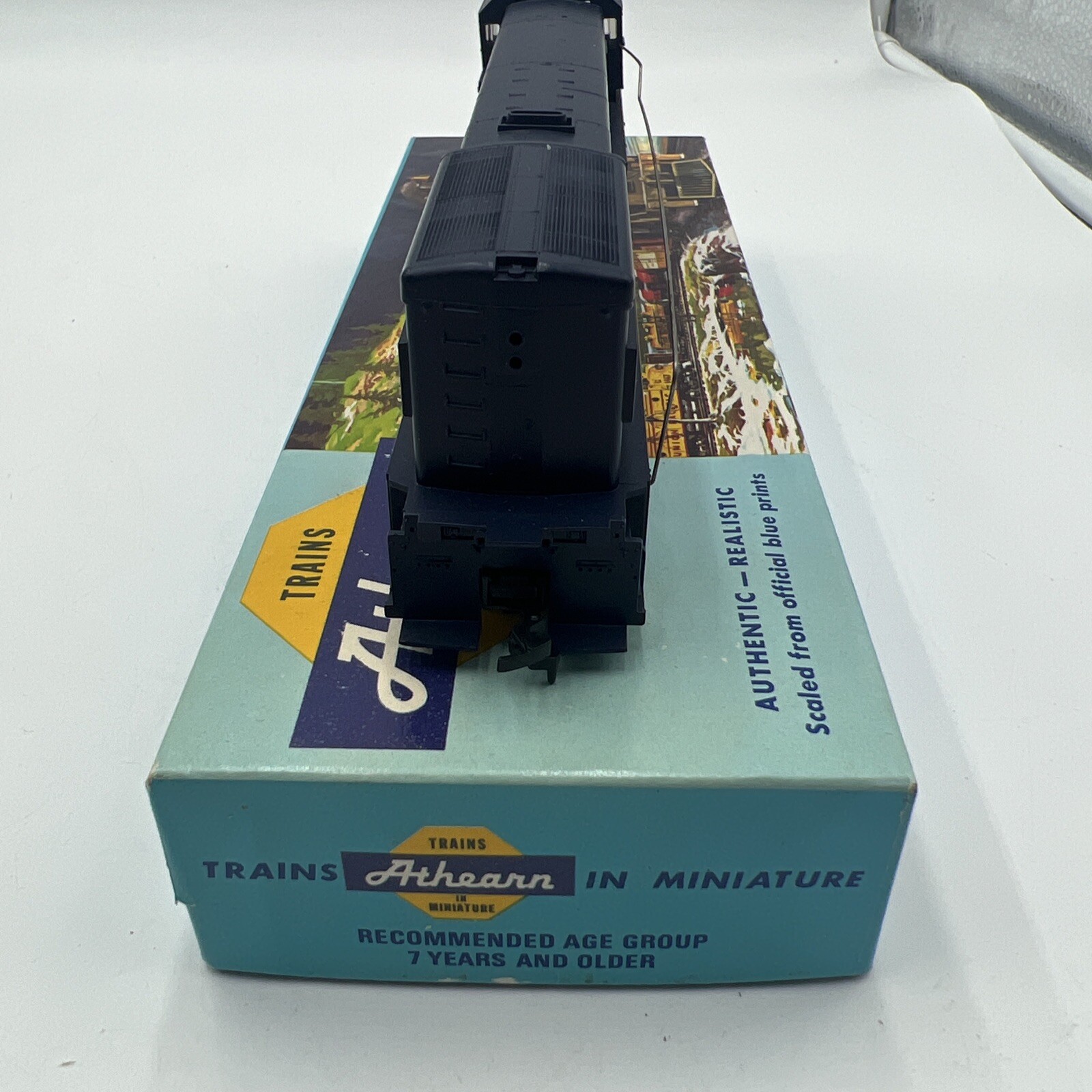ATHEARN HO SCALE U30C C&O POWERED LOCOMOTIVE #3310 WITH BOX/EX!