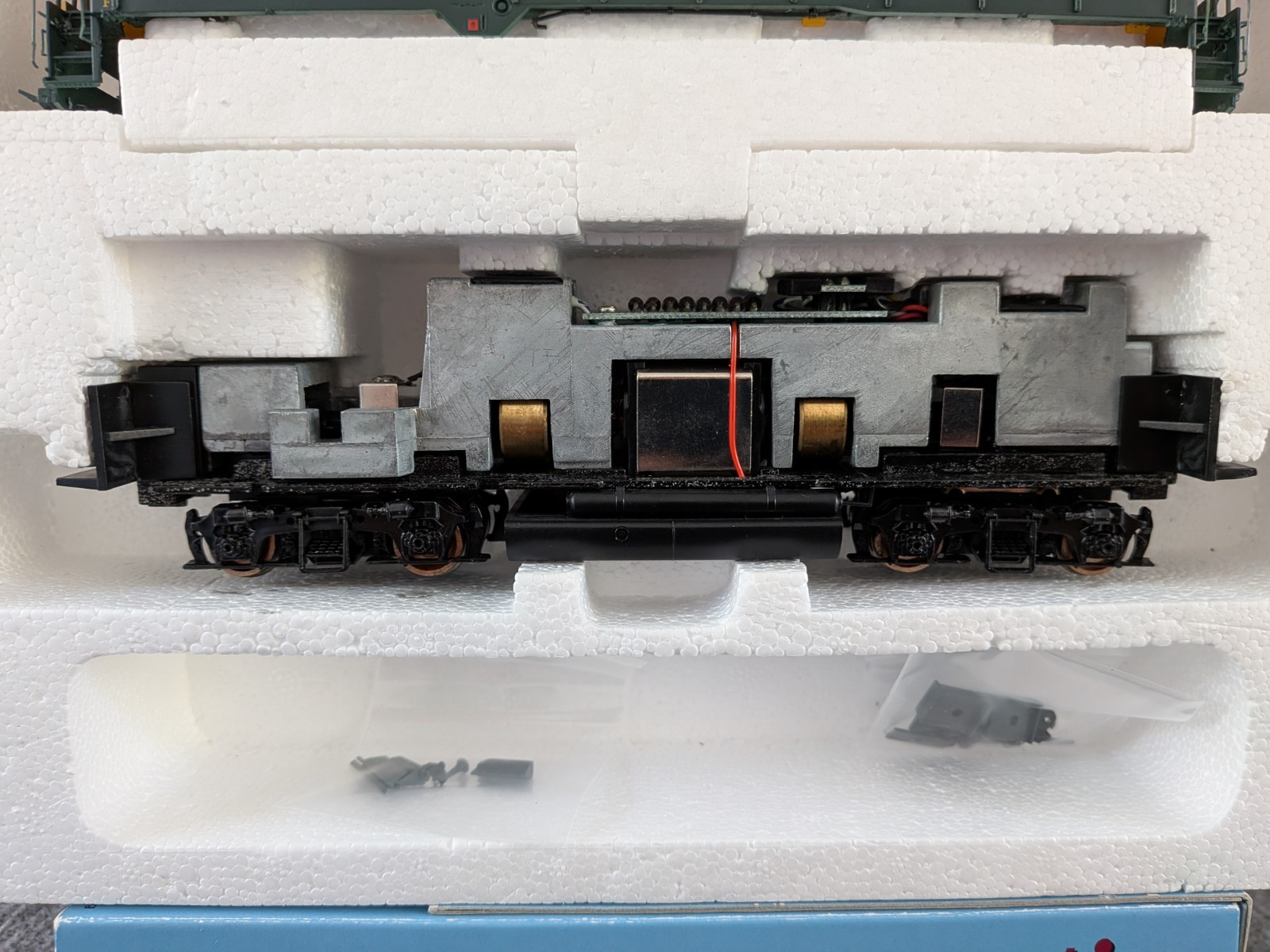 Proto 2000 HO GP30, Phase II, C&NW #821, Proto Item #23080, DC Analog.