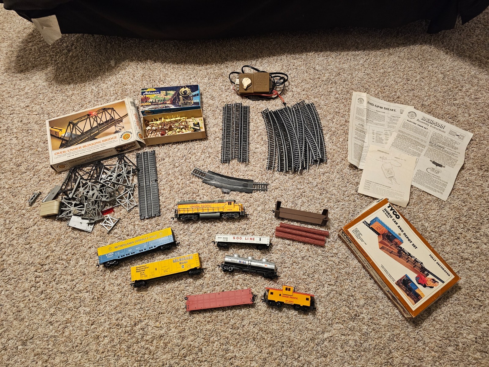 Bachmann HO Union Pacific 866 Train Set EXTRA Cars, Track, Transformer, Bridge