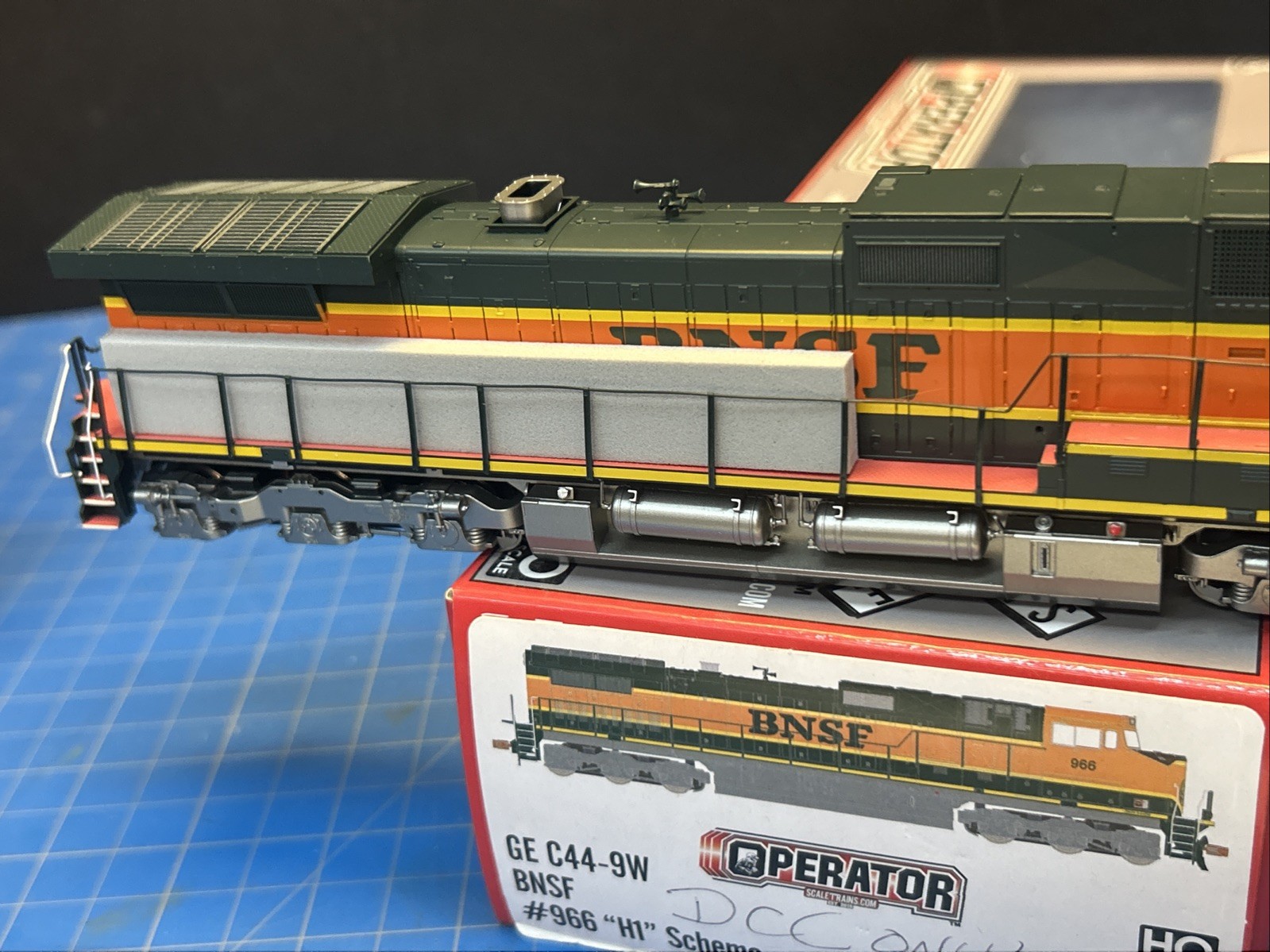 Scale Trains HO BNSF #966 H1 Scheme C44-9W DCC & Sound SXT10679 Appears Unused