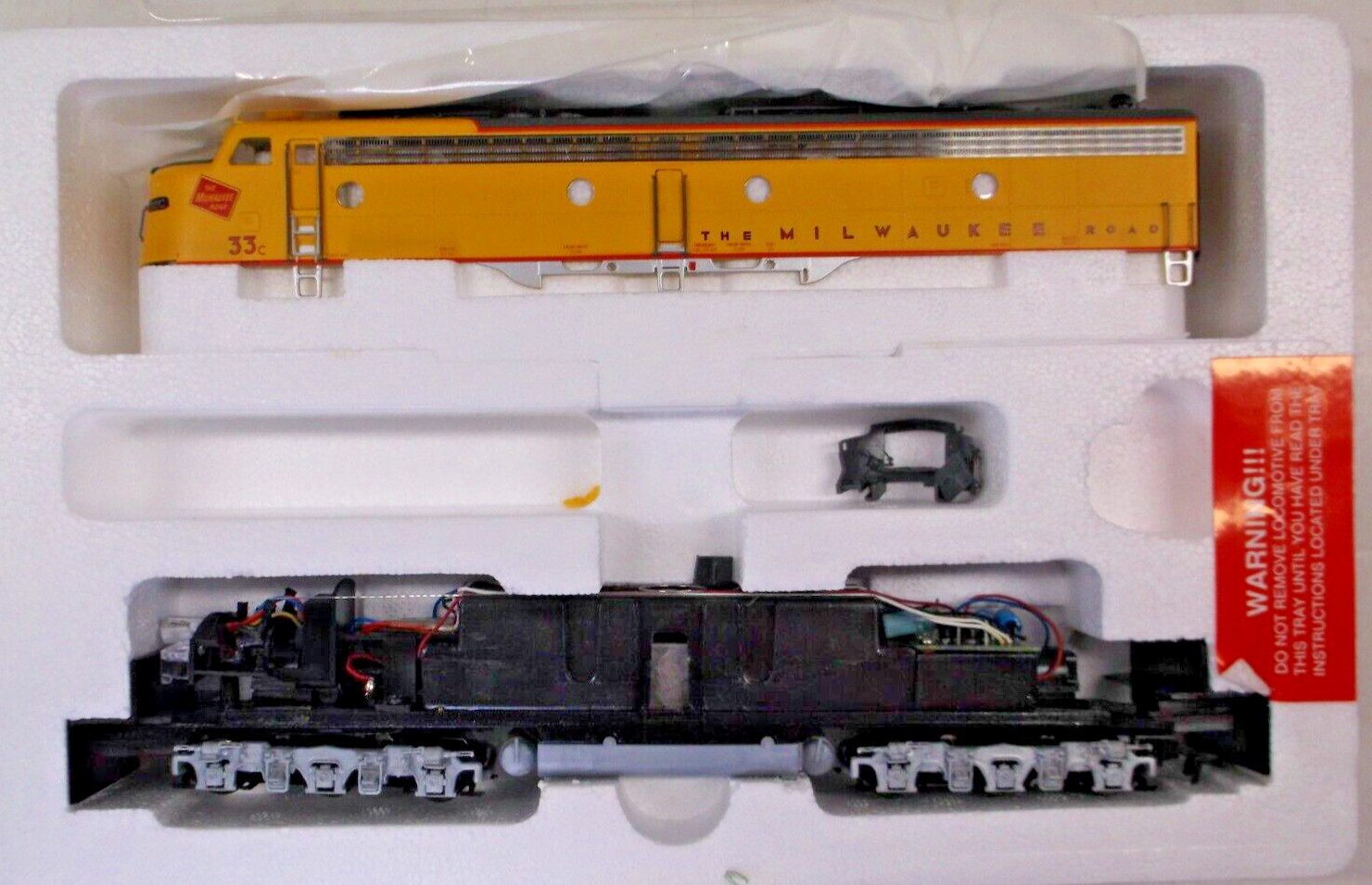 HO Proto 2000 Milwaukee Road E8/9 diesel engine in original box (lot 606)