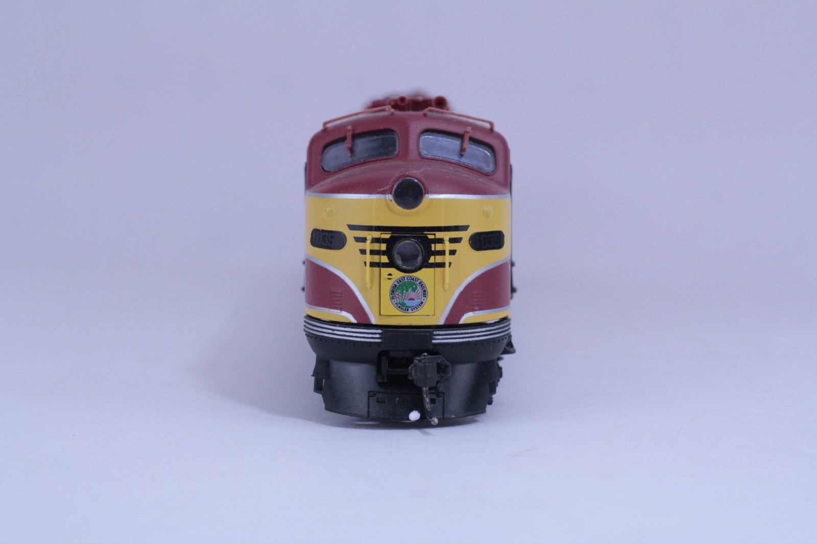 Proto 2000 HO Scale Florida East Coast #1035 E8 / E9 DC Powered NEW GEARS