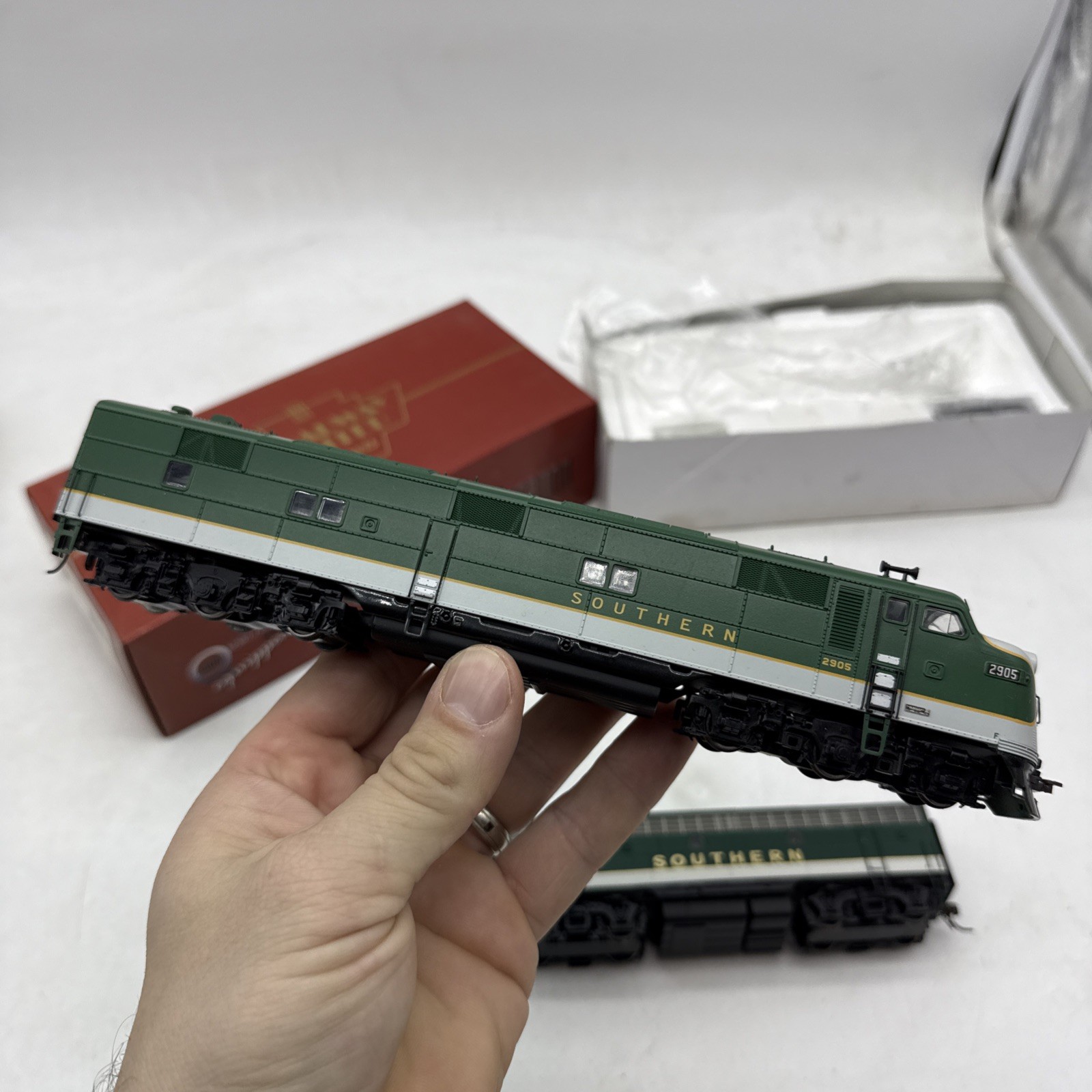 Broadway Limited HO Southern Railway Paragon DCC And Sound EMD E7A #2905 B Unit