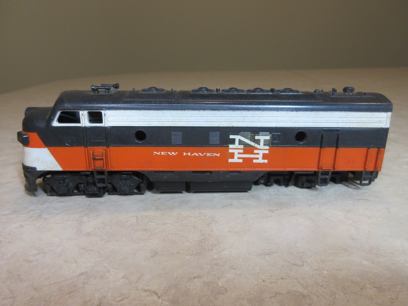Revell F7 Diesel Locomotive. New Haven. Motor & Light Work! For Parts Or Repair