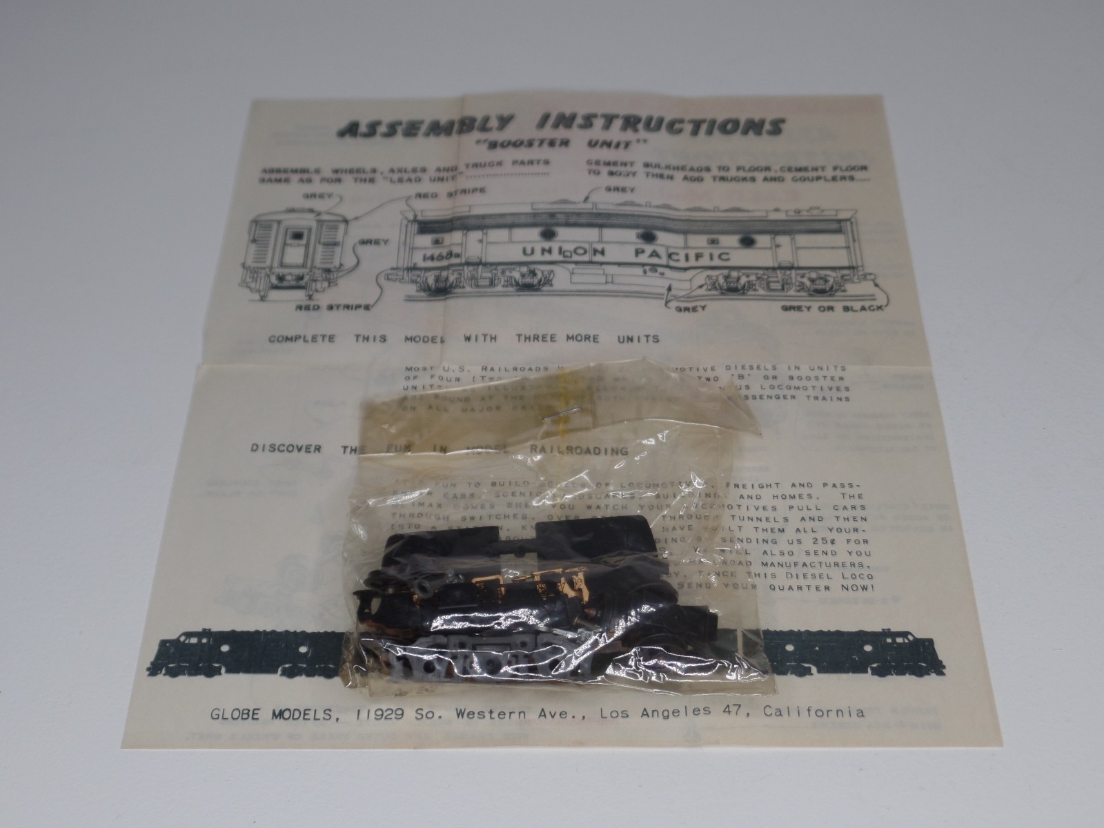 Globe Models HO Scale 1:87 Diesel Streamliner Kit B89 Gold EMD F7-B Unit Unbuilt