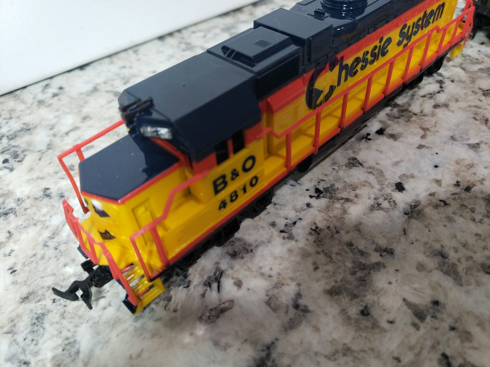 As is Life-Like HO 4810 Engine GP-38 Loco Chessie System B&O 8288 Caboose WM1872