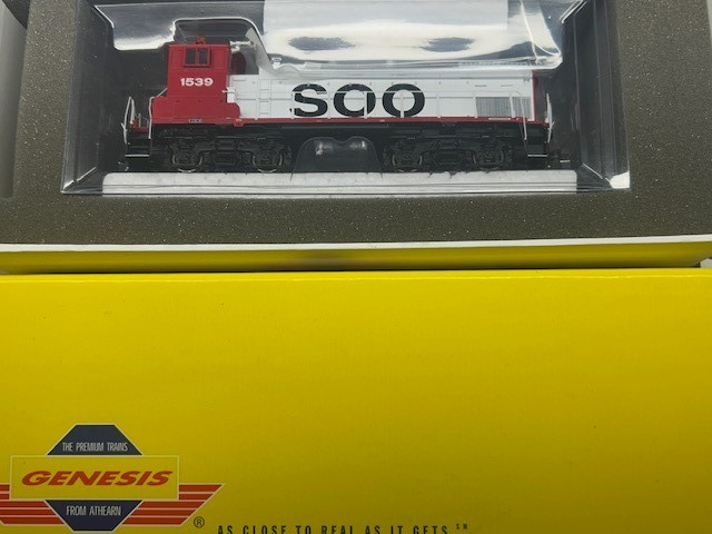 SOO LINE MP15ac SWITCHER LOCO – DC/DCC Ready – HO Scale -” GENESIS ” NEW OOP