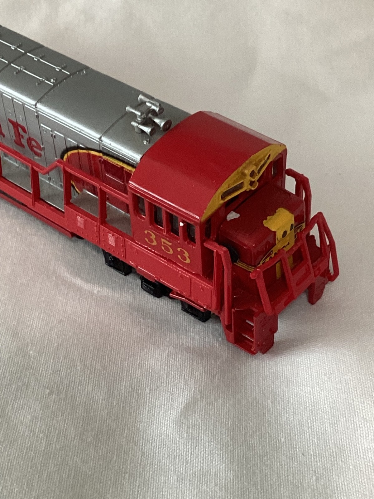 Bachmann N Scale Locomotive Santa Fe GE U36B Diesel 51-640-02 Red Silver