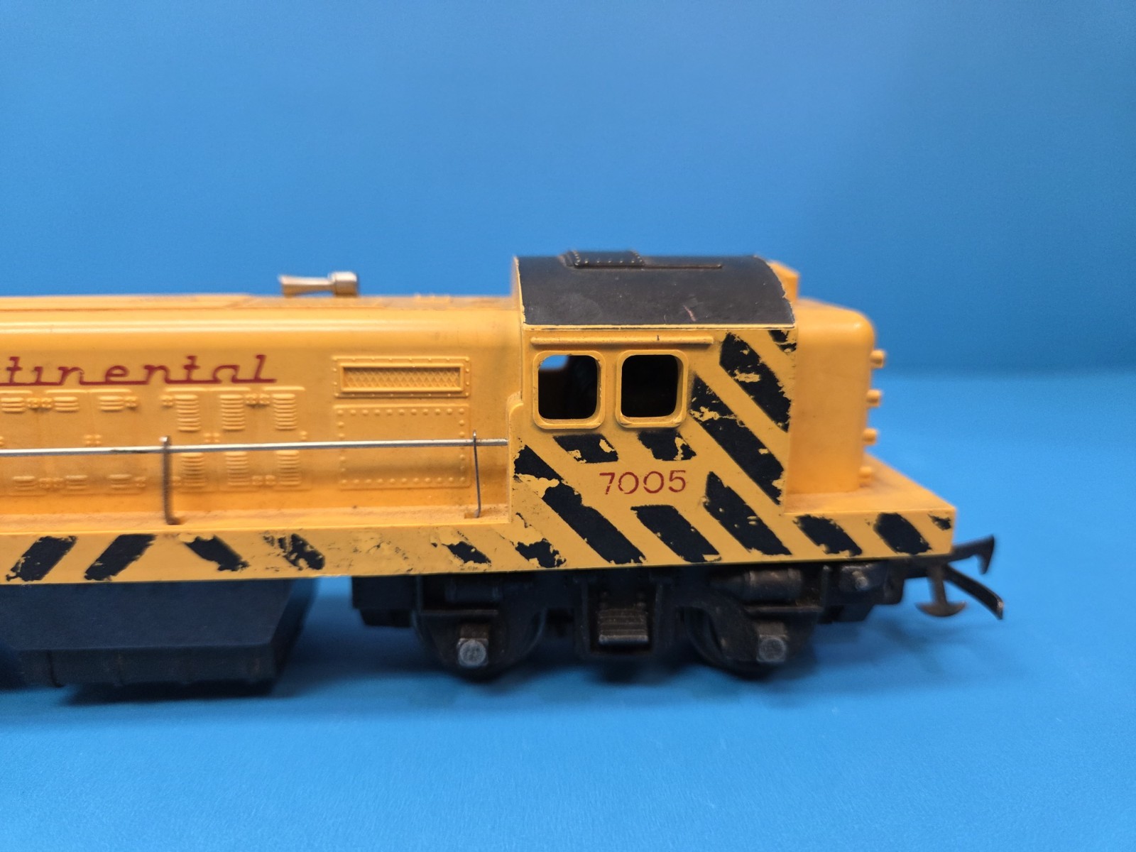 Tri-ang R155 Transcontinental RS2 Switcher Yellow 7005