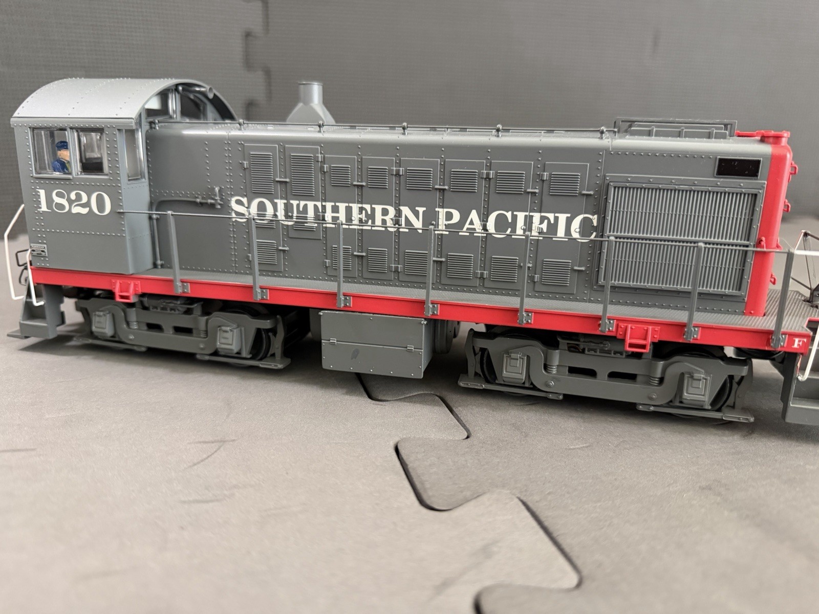 **Mint** Lionel Southern Pacific ALCO S-4 #1820 O Gauge Item 2033160