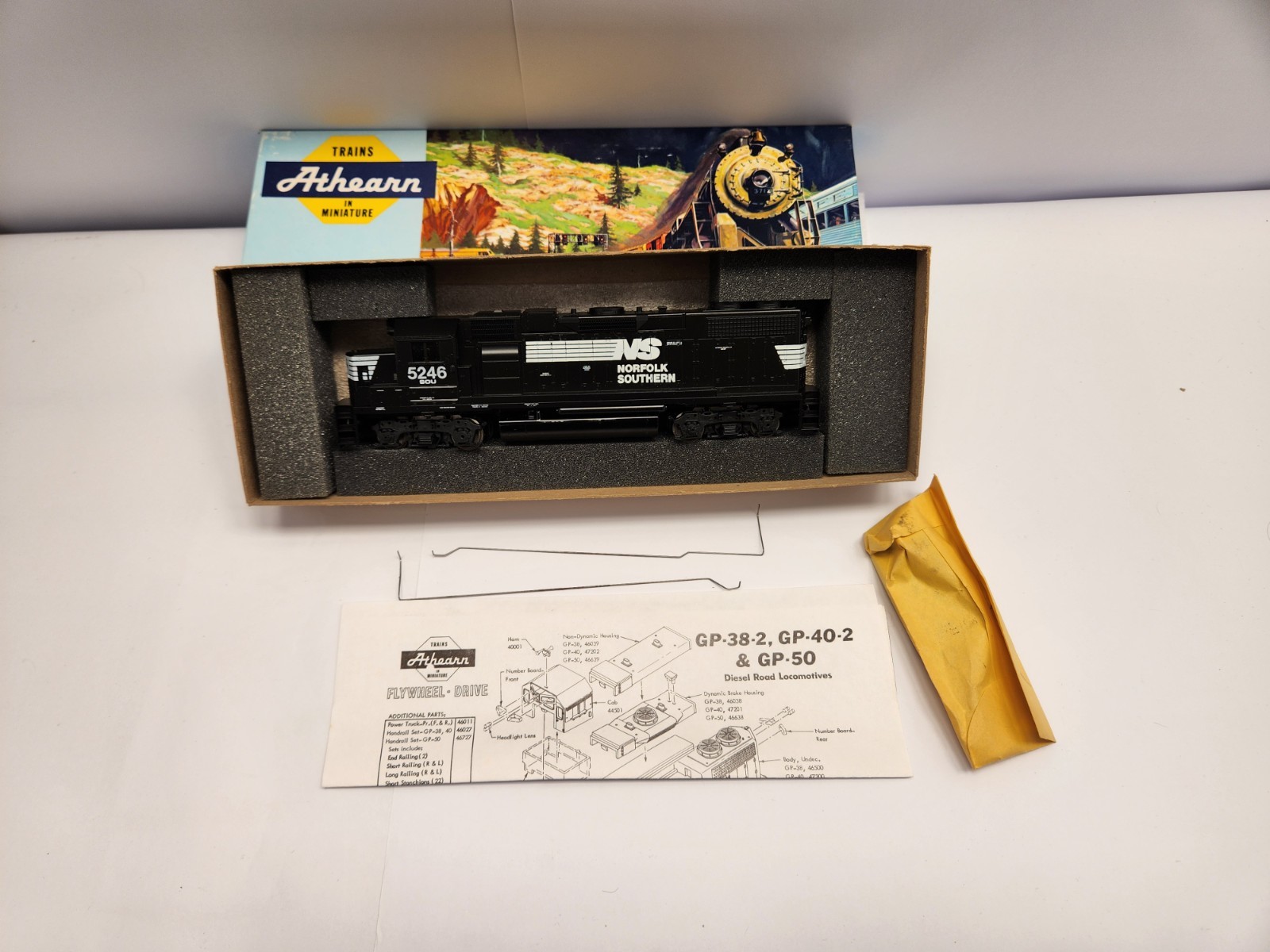 ATHEARN 4630 HO NORFOLK SOUTHERN GP50 POWERED DIESEL LOCOMOTIVE 5246 UNBUILT B3