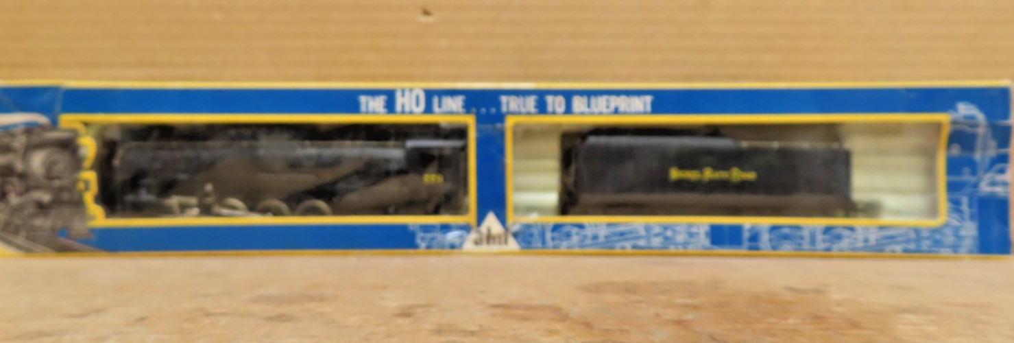 AHM 5061 – Nickel Plate Road #779 – Berkshire 2-8-4 Steam Locomotive – HO Scale